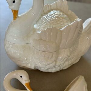 White Swan Ceramic Dish Set